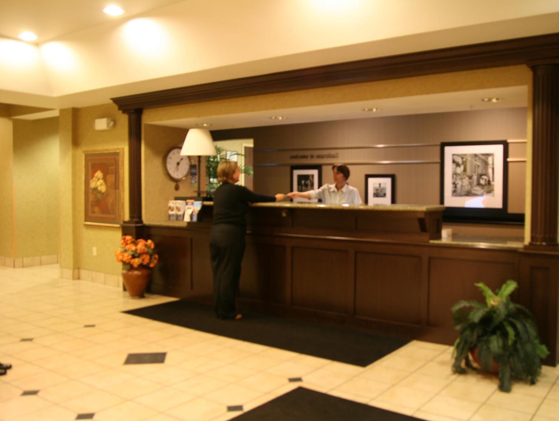 Hampton Inn Marshall Eksteriør bilde